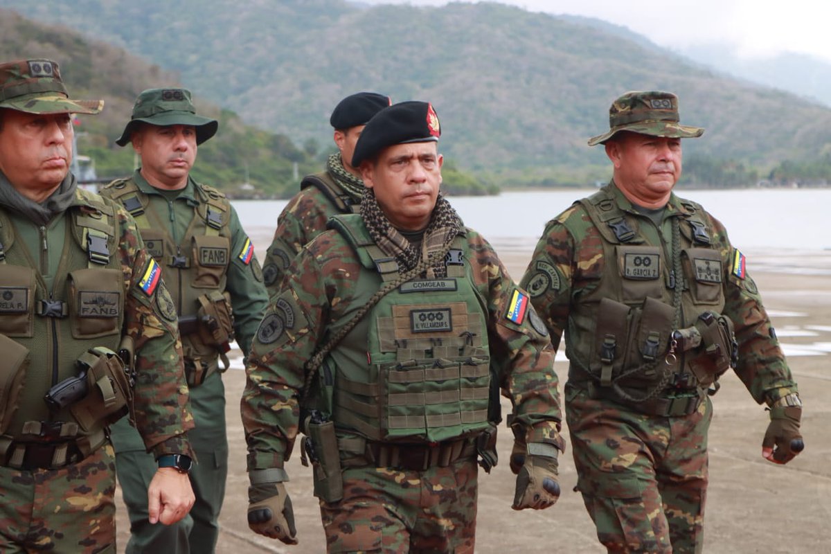 AB_COMANDOIMB's tweet photo. #07FEB|| El ALM @NeilVillanvs, Cmdte Gral de la @ArmadaFANBVzla, acompañado por los integrantes del Estado Mayor Naval y el Comandante de la @AB_COMANDOIMB, presidieron acto de clausura del Curso Instrumental de Comandos de Mar N° LXV, efectuado en la bahía de Turiamo Edo Aragua https://t.co/ZIm1v7JBTU