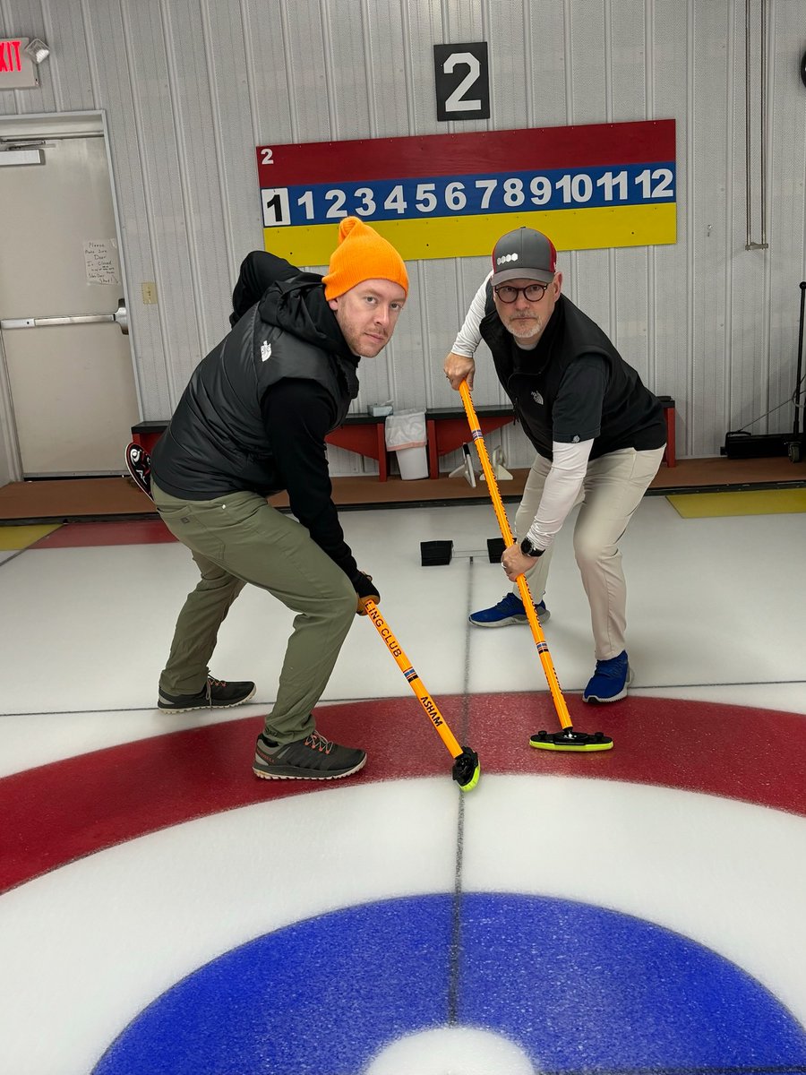 TheBoldtCo's tweet image. Boldt team members recently hit the ice for an Appleton Curling Club (@appletoncurl) outing. Check out photos from this fun event! 🥌

#TeamOuting #CurlingFun #Curling