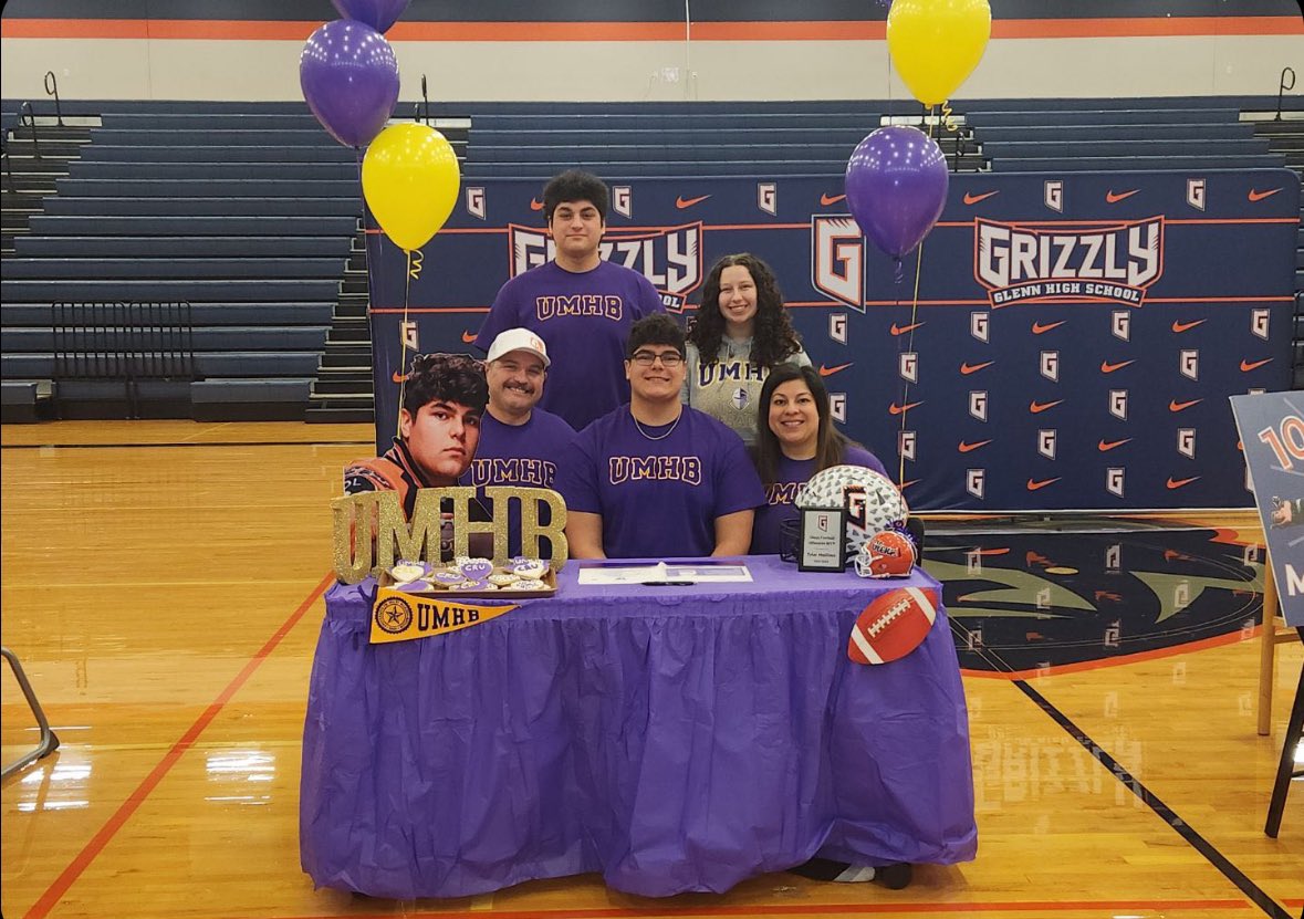 Officially a Crusader!🟣🟡🟣🟡
Blessed to be signing with the University of Mery Hardin-Baylor! <a href="/CruFootball/">UMHB Football🏈</a> <a href="/Coach_Brace/">Nick Brace</a>  <a href="/Coach_Bear_/">Alex “Bear” Farah</a> <a href="/UMHB/">Mary Hardin-Baylor</a> #NLI #GOCRU