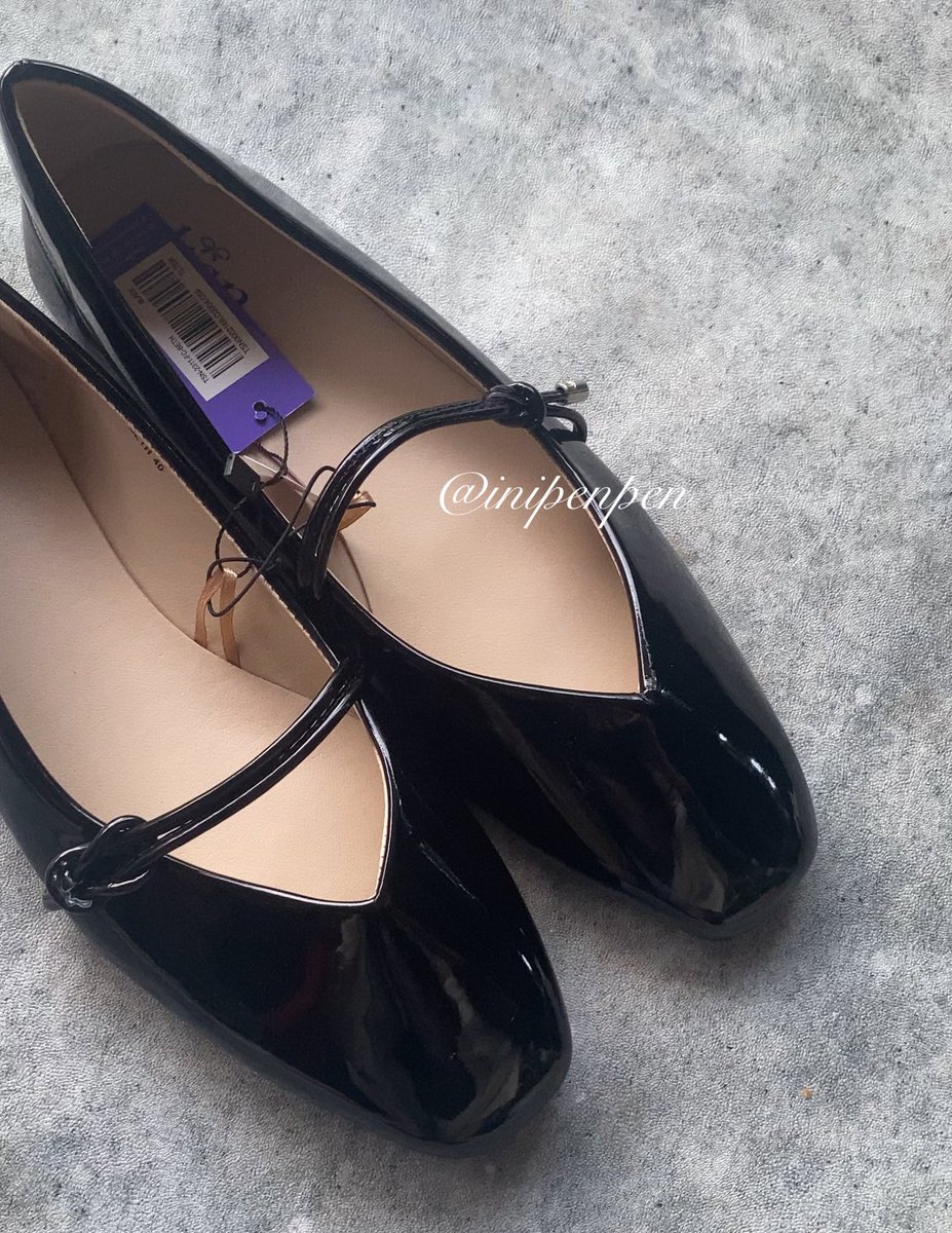 inipenpen's tweet photo. Flat shoes cute yg harganya affodable bgt! Cuma 99rb in sol nya empuk, design nya glossy ada 4 pilihan warna lainnya cocok buat acara formal ataupun non formal ✨🌸

✨ https://t.co/zqTj10sl1M https://t.co/6jmppusqcO