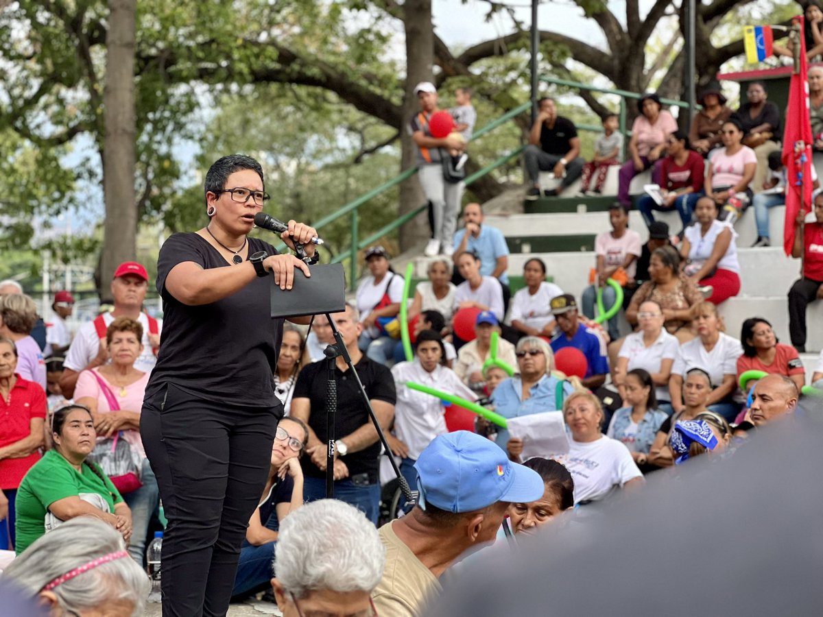 Caryl Bertho (@carylbertho) on Twitter photo BIENVENIDA hermana de lucha, <a href="/ErikaPSUV/">Erika Farías Peña</a> a este ACTO EXTRAORDINARIO de Instalación de la 4Ta Transformación “SOCIAL” en el Municipio #Girardot del estado Bolivariano de Aragua.
#7TEnUniónYEsfuerzo BIENVENIDA hermana de lucha, <a href="/ErikaPSUV/">Erika Farías Peña</a> a este ACTO EXTRAORDINARIO de Instalación de la 4Ta Transformación “SOCIAL” en el Municipio #Girardot del estado Bolivariano de Aragua.
#7TEnUniónYEsfuerzo
