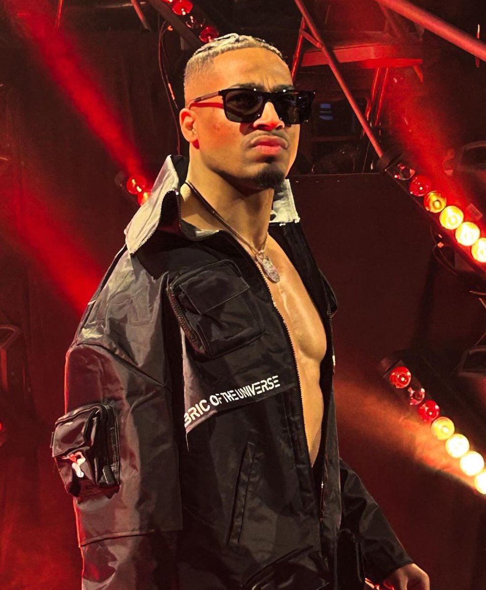 GoldFilledVeins's tweet image. I first just wanna remind everybody that this isn’t l-95 and this isn’t Dunkin’, everybody runs on my time. ‘And when it comes down to anybody getting answers from me - let alone - a glimpse of me, best believe that I’m charging by the hour.