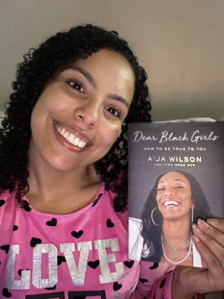 sheylab__'s tweet image. Got my @_ajawilson22 book delivered today! Make sure you get yours. ♥️

It’s giving #teamcolgate smile. 😂