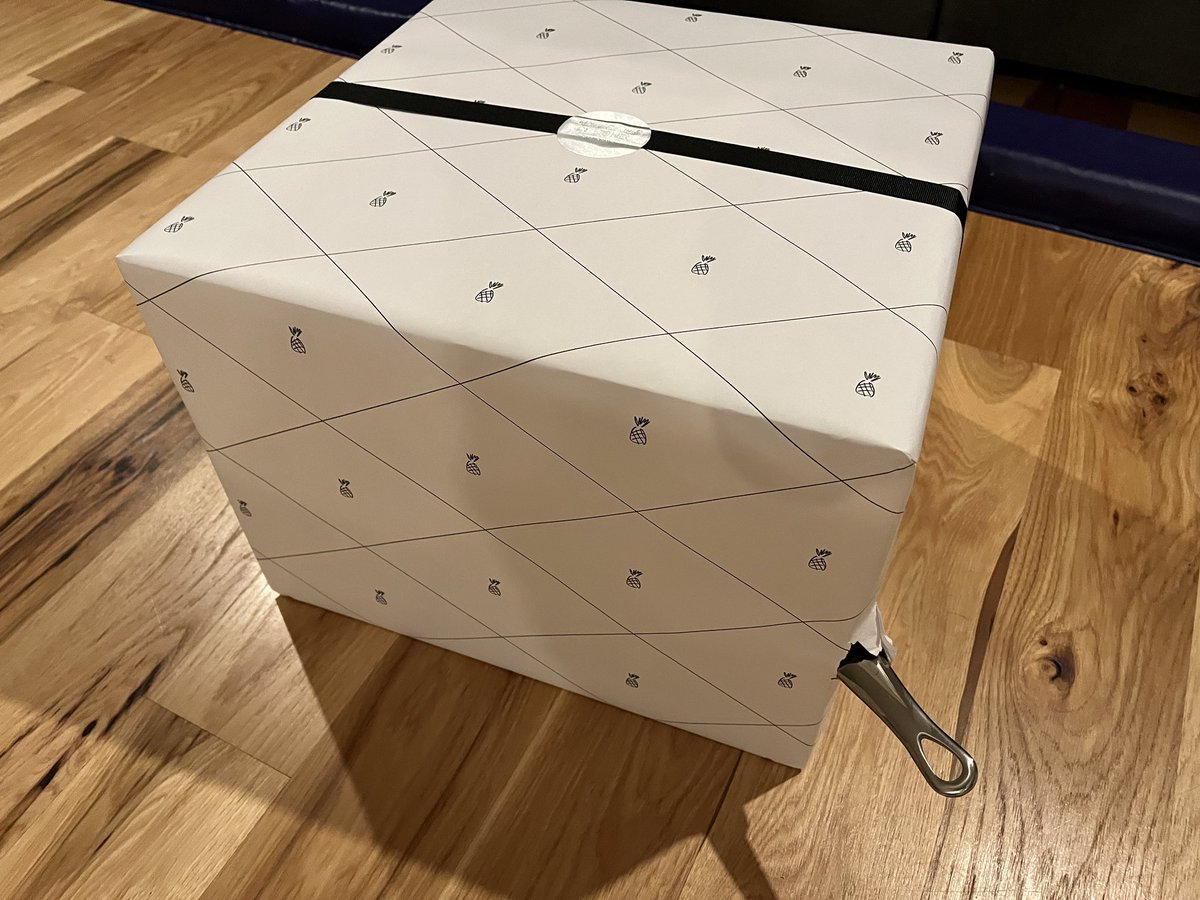 IrishScarletCap's tweet photo. Excellent wrapping job from the good people at @WilliamsSonoma https://t.co/C46cdjkHA6