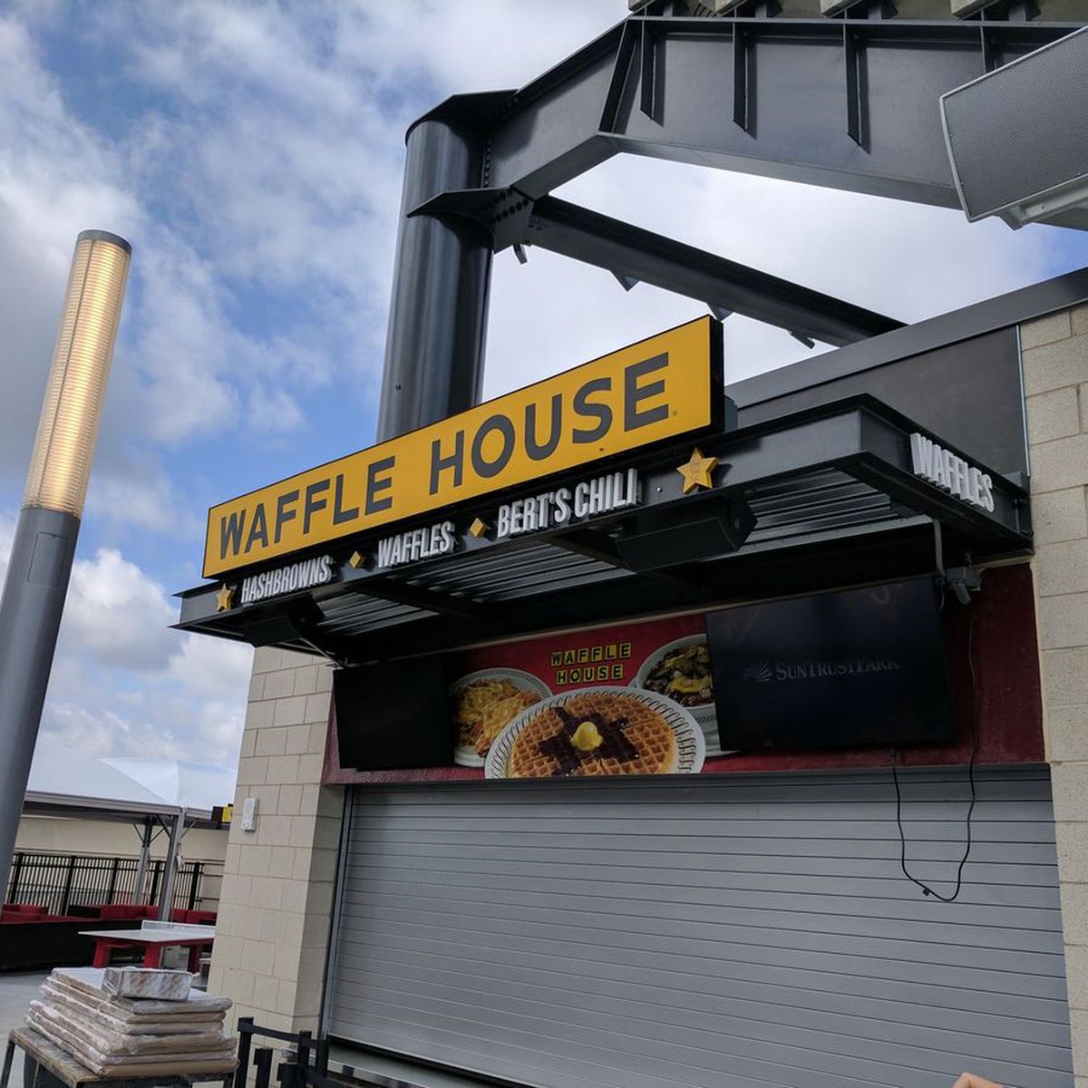 DannyDalene's tweet photo. @youknowitsluke Not only is there one right across the street, they also have one in the park too 👀 https://t.co/cmvLkgnRXG