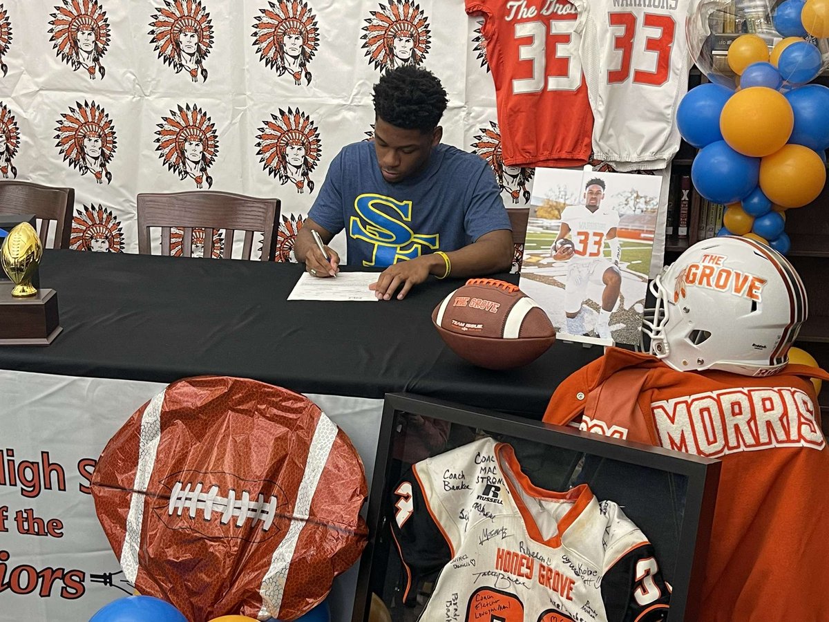 Deonmorris33's tweet photo. Signed✍️
@SavageStormFB 
@RainwaterAlex 
@AtterberryBo https://t.co/GK5vQGnP4P