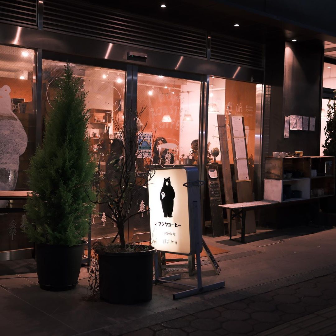hakoneflorist's tweet photo. 【2024.2.10(Sat.)チューリップマルシェ　フジヤコーヒーに1,000本来たる】開催のお知らせです🌷
場所は三鷹市にあるフジヤコーヒーです！ https://t.co/tMyh4TDXVZ
