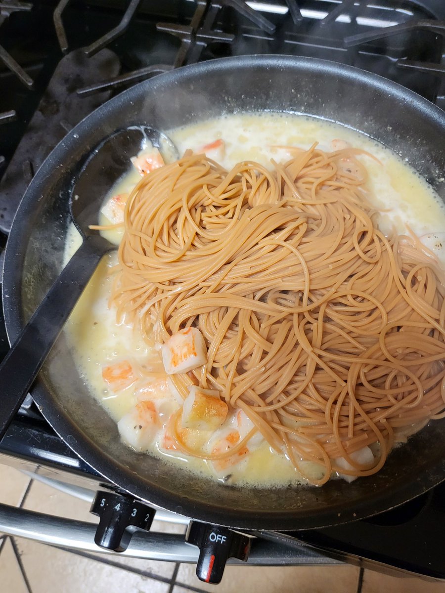 bomberoweech's tweet photo. A good homemade alfredo sauce is  3 ingredients. Threw in some chunk lobster and mama mia. 🤌🍜
#CookingAtWork 👨‍🚒🫰 https://t.co/6TZko1Qhnt