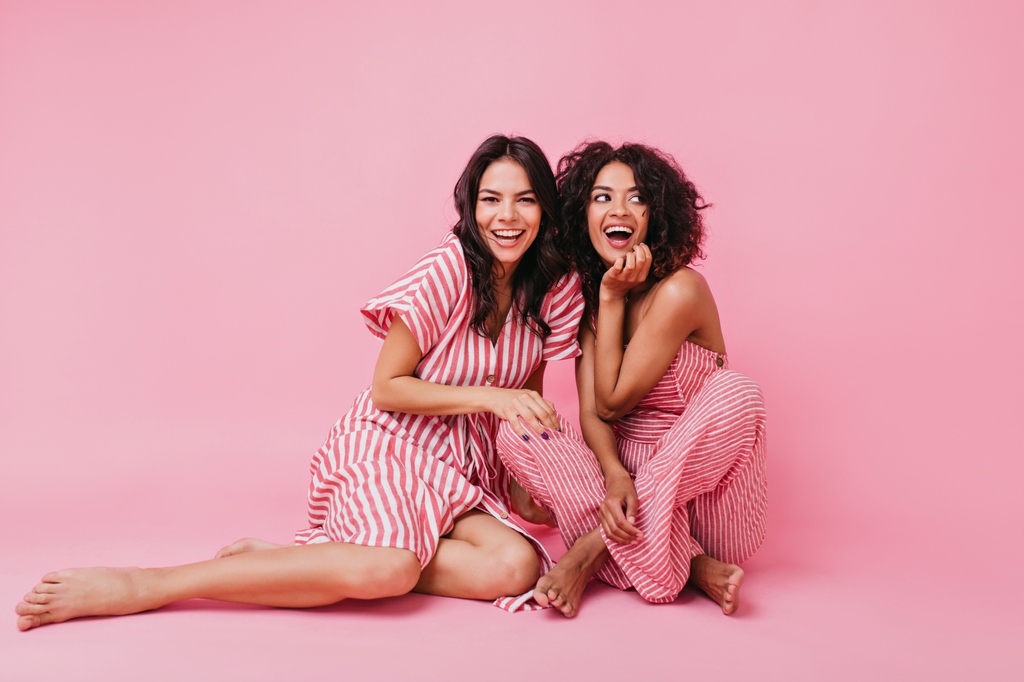 👯‍♀️✨ Get ready for a Galentine’s free glow-up at Center Court, Eden Prairie Center! Feb 10, 12-4pm, JCPenney Salon &amp; Beauty spoils you with free hair glam-ups, makeup, hand wax dips, &amp; massages 💇‍♀️💄. First come, first glam! Clean hair &amp; face required.