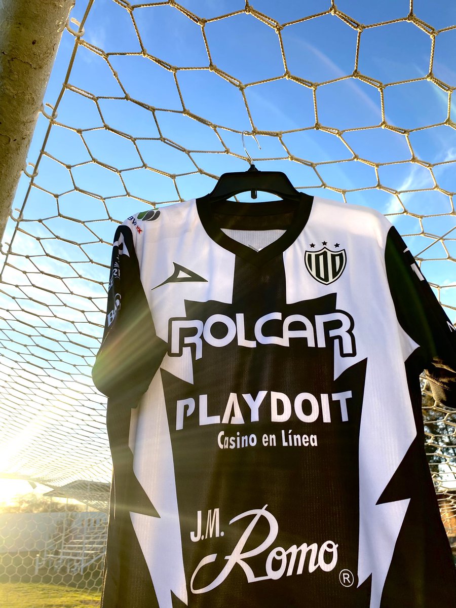 ClubNecaxa's tweet image. ¡Ojo, Rayoabonados! Iniciamos dinámica exclusiva para ganar este jersey de @edgarmendez9.

Sigue estos pasos para participar:
- RT a esta publicación.
- Responde con una foto tuya en el 🏟️ Victoria, la zona de tu Rayobono y el HT #RayoDinámica.
- ¡Fundamental ser seguidor de esta…