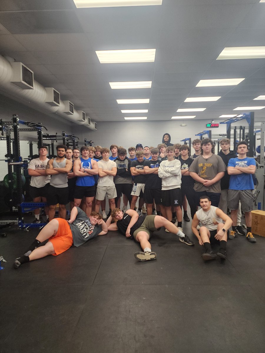 Boys getting after it our TEAM lift tonight #bethealpha