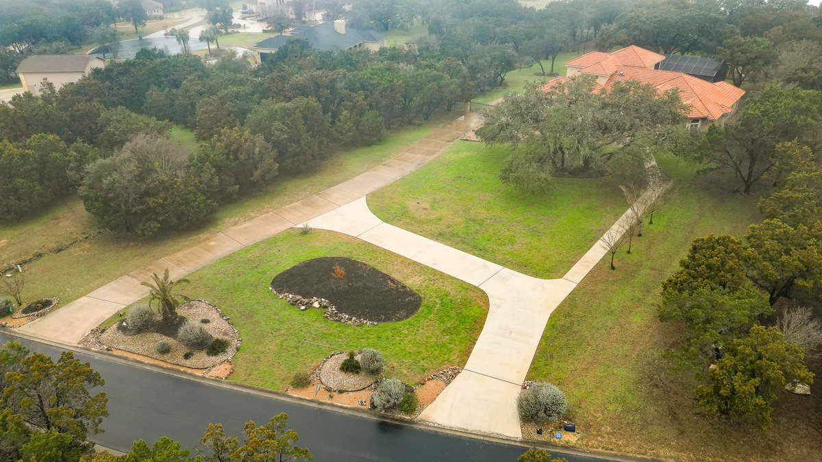 hamiltonREgroup's tweet photo. Sitting on 1.6 Acres, this Beautiful 4 bdrm/4 bath Estate is located in the sought after Rockwall Ranch Gated community! Oversized, totally enclosed Inground "SALT WATER SWIMMING POOL" is great for entertaining! Or simply relax in your exciting Media Room! Contact me 210-392-8116 https://t.co/NHMWi2VZD2