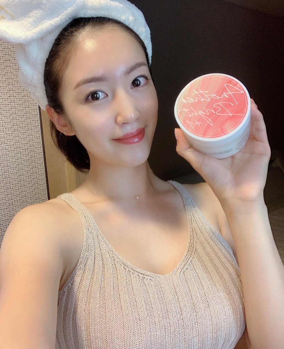 Ru27192Ruby's tweet image. Time for rest and skin care time😍😍