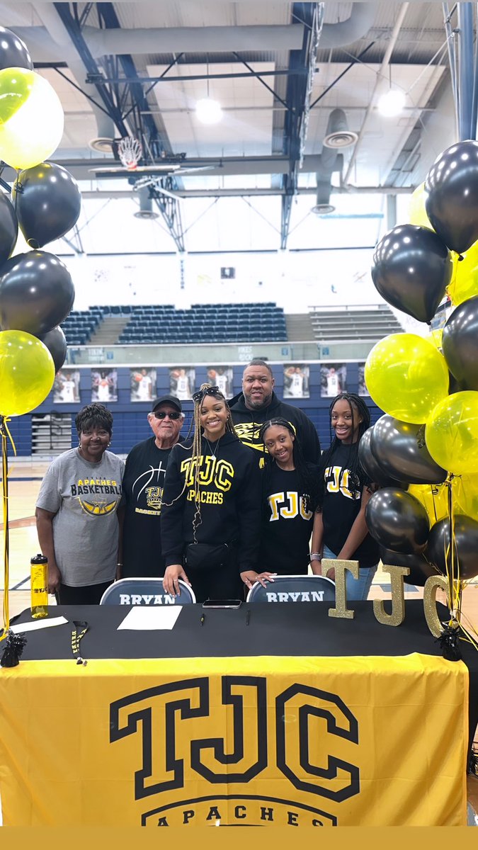 Senior Signing Day ✍🏾
💛🖤💛🖤
Thanks so much to everyone that came out today to support me on my signing day🖤🖤 <a href="/TJCWBB/">Tyler JC Women’s Basketball</a> <a href="/TreTilJon/">Trenia Tillis Hoard</a> <a href="/BHSLadyVikings/">Audrey Bennett</a> <a href="/bhsbluechips/">Bryan Viking Blue Chips</a> 
<a href="/BryanISD/">Bryan ISD</a>