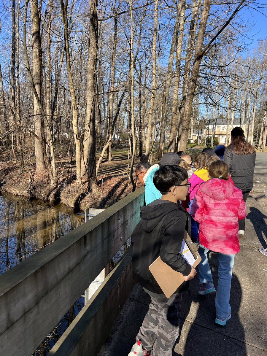 MrsGutierrezBF's tweet photo. We found lots of solids during our search. @FOSSscience @KBurke4242 @LTPS1 @bfes_ltps @GeoffHewitt6 Thank you Officer George for always participating and keeping us safe and to @ESLwithMissA for being an awesome co-teacher and supporting our babies ☺️ https://t.co/RaRyNYAhKP