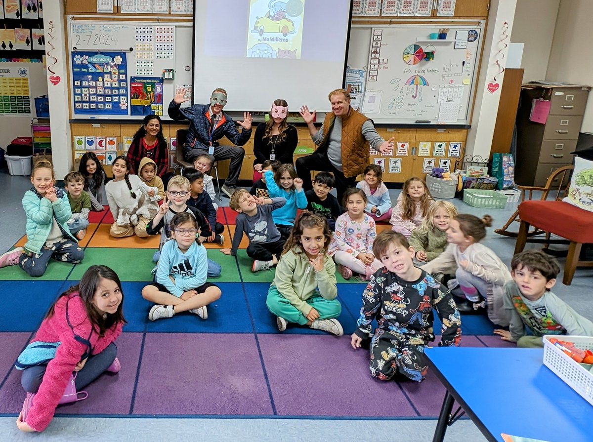 Had the opportunit to visit Chaparral Elementary School this morning.  We ran into Everly, aTK student, and read The Elephant and Piggie to celebrate World Read Aloud Day.  Go Cubs! <a href="/CubsofChaparral/">Chaparral Elementary School</a> <a href="/LVUSD_Steve/">Steve Scifres</a> <a href="/LVUSD/">LVUSD</a>