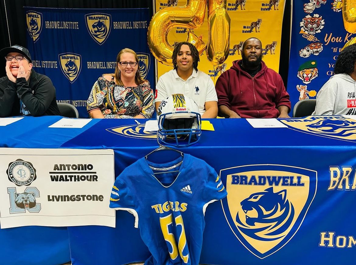 First of all all thanks to god, my family ,coaching staff, and teammates. Also thanks to livingstone coaches and staffs for allowing me to join there family. With that being said i’m proud to announce my commitment to Livingstone College. Go Bears 🐻💙🤍