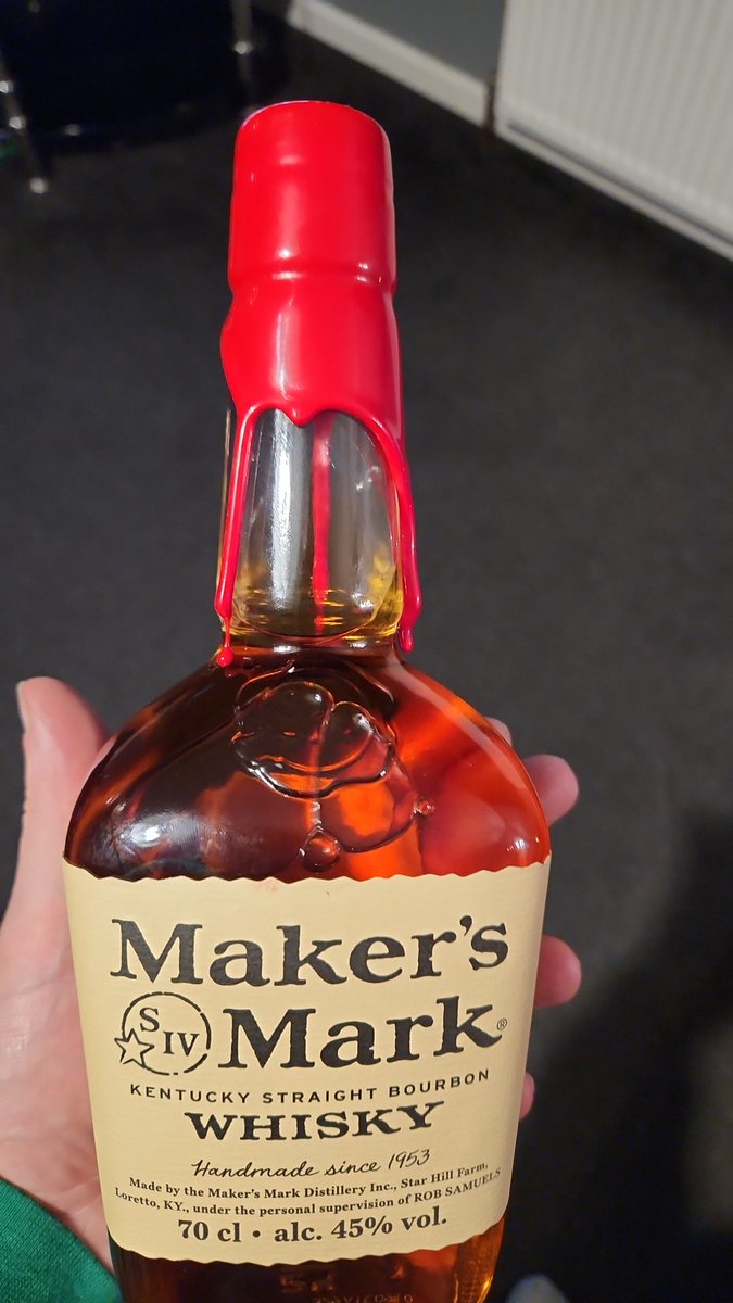 DaSpecialFace's tweet photo. Working my way through as many Kentucky and Tennesse bourbons/whiskys as I can in 2024.
These are my top 4 so far.
On holiday for rest of week so I'm allowed to drink on a school night 😀 
#jd #jackdaniels #makersmark  #woodfordreserve https://t.co/obAdPHkgmL