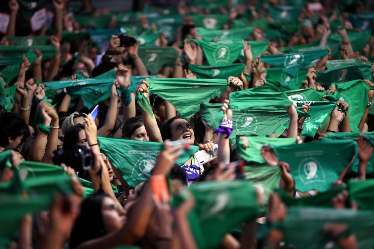 Ceci_Soria_'s tweet photo. #AbortoLegal| Los diputados de La Libertad Avanza que no pueden ni sacar una ley propia ahora buscan derogar nuestro derecho.
Quieren tomar revancha, son un puñado de reaccionarios impotentes. Nosotras somos marea💚 #NoPasarán https://t.co/6ka5Hplav9
