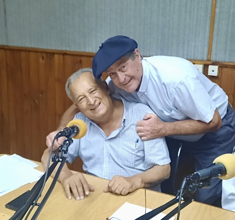 Falleció un gran amigo, Carlos “Cacho” Navarro.
Referente político, de la comunicación y la comunidad de Soriano. 
Comprometido con la opinión y las buenas causas, gran defensor de las ideas a quien vamos a extrañar mucho! 
Fuerte abrazo a su familia en este triste momento. 
QEPD