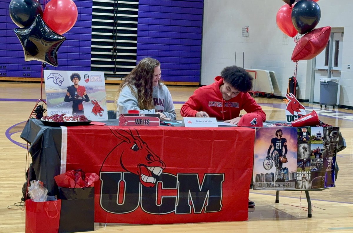 What a blessing this day was!! It's been a long and tough road to get here but God has always had His plan and hands on you! You are destin for greatness! Stay the path and let's work!! GO MULES ❤️🖤 <a href="/DAnteWells21/">D’Ante Wells</a>