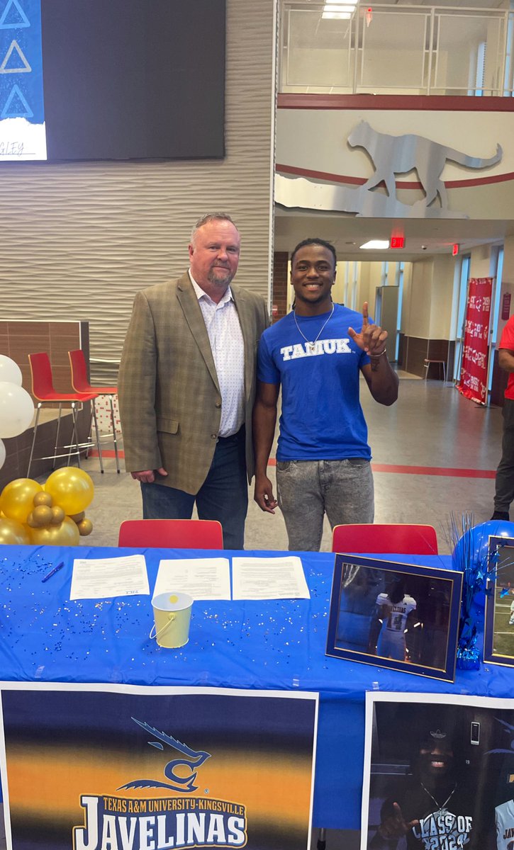 Joe Willis (@coachjoewillis) on Twitter photo Really proud of these <a href="/Crosby_CougarFB/">CrosbyCougarsFB</a> <a href="/RecruitCrosby/">Crosby Recruits</a> student-athletes for using their talents to extend their academic careers. Thankful for all the former teachers, coaches, admin and family that came out to celebrateβΌοΈ#RecruitTheCoogsπΊ Really proud of these <a href="/Crosby_CougarFB/">CrosbyCougarsFB</a> <a href="/RecruitCrosby/">Crosby Recruits</a> student-athletes for using their talents to extend their academic careers. Thankful for all the former teachers, coaches, admin and family that came out to celebrateβΌοΈ#RecruitTheCoogsπΊ