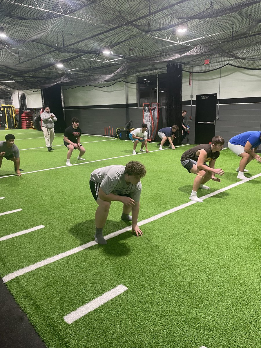 Little extra o line work on a Wednesday with ⁦@OLMafia⁩ ⁦@Treyfoster3575⁩ ⁦@caidenob25⁩ ⁦@MikeBuke99⁩ . Kids work there asses off . ⁦@CorsairsFB⁩