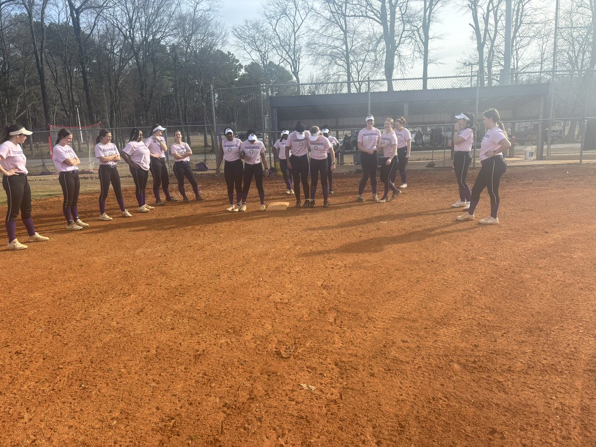 LadyDawgsRBI's tweet photo. A little friendly competition never hurt 🐶 

3-Legged Race for What Team Are We? Wednesday. 

Mia &amp; Brylee win today’s Challenge. 

#BuceesQueensoftheDay 🤌🏻 #COMPETE #LadyDawgs https://t.co/wGbgQReFvq
