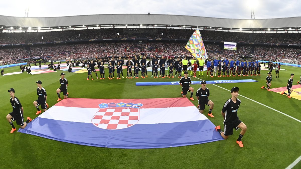 🚨 #NationsLeague draw today at 18:00 CET! Who would you like to see in #Croatia's group? Here are the pots 👇 1⃣ 🇭🇷🇪🇸🇮🇹🇳🇱 2⃣ 🇩🇰🇵🇹🇧🇪🇭🇺 3⃣ 🇨🇭🇩🇪🇵🇱🇫🇷 4⃣ 🇮🇱🇧🇦🇷🇸🏴󠁧󠁢󠁳󠁣󠁴󠁿 #Family #UNL #Vatreni❤️‍🔥