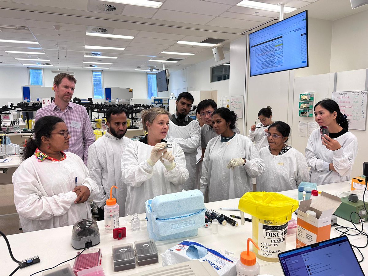 Wishing our trainees a safe trip home after completing the PulseNet Asia Pacific Illumina training @TheDohertyInst It's been such a joy sharing our enterics laboratory and surveillance experience across 🇻🇳🇱🇰🇧🇩🇯🇵🇦🇺🇺🇲 Big thanks to our trainers @UniMelbMDHS @APHL @CDCgov @theiagen