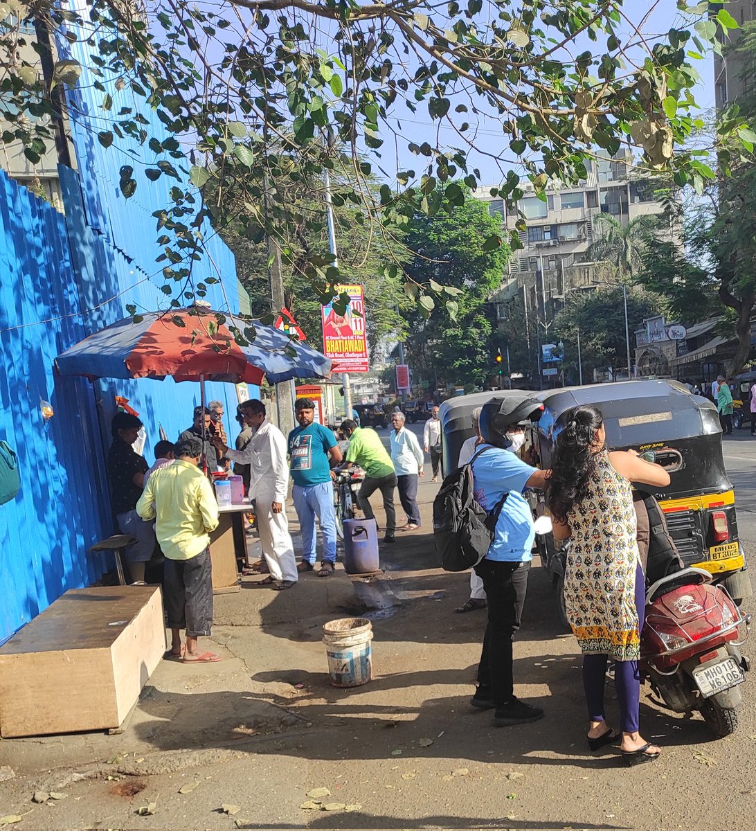 GhatkoparSavior's tweet image. @mybmc @mybmcWardN @MTPHereToHelp 
Dear sir b&apos;cos of this illegal tea vendor on Rajawadi Signal foothpath near oneup store, his customer like riksha driver etc.are blocking the road &amp;amp; path creating traffic and no space to walk on foothpath specially in morning.
Location in 2 .1/2