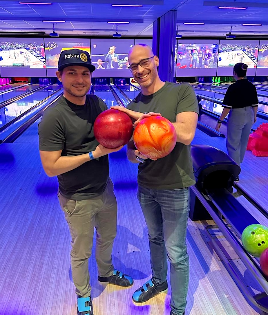 acrc's tweet photo. Last Thursday, our Rotarians had fun at Main Event, fiercly competing at bowling, Laser Tag & mini-putt! π₯
We are hoping to see you tonight at the Clay Pit 6PM or Online for our meeting with Women's Empowerment Coalition!
#AustinCosmoRotary #PeopleOfAction #1DistrictStrong https://t.co/8WwmbtE4S2