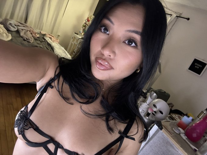 Serving face again 🖤 https://t.co/dgNsYaqRvw