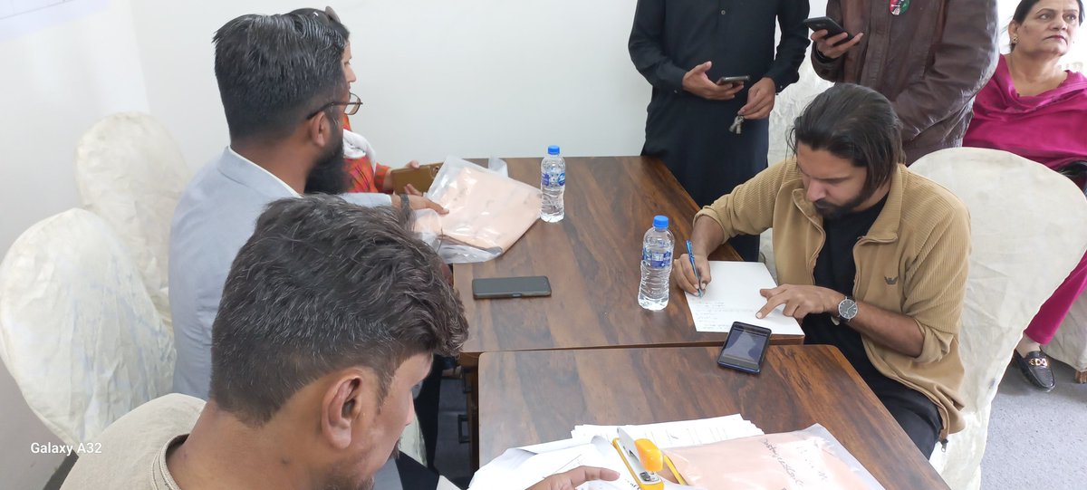 SyedGAliPYO's tweet photo. Election Working in Election Office of #NA248 along with GS PYO District Central @Faizaan916, GS PPP PS-126 @sallah_solangi and @AdnanPs126 

#MeraVoteTeerKo 
#چنو_نئی_سوچ_کو 
#PYODistrictCentral https://t.co/33NstHi85h