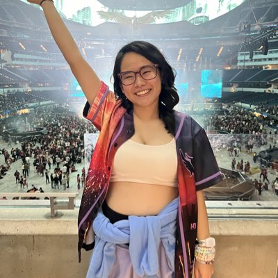 quatxtina's tweet photo. It’s me, hi. Living a life with no regrets in 2024 🥳 #NewProfilePic #IlleniumTrilogy https://t.co/Tnu6j63Awj