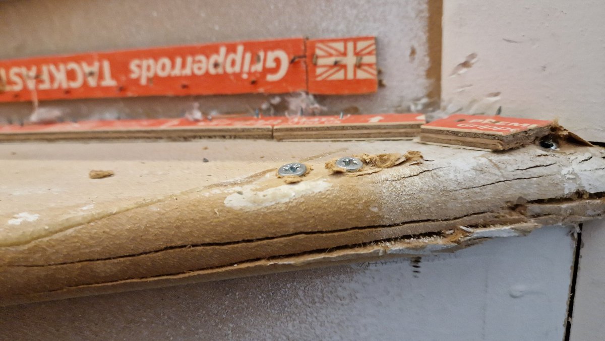 Timpash1's tweet photo. Update on new build by @PersimmonHomes  look at this bodge job on my stairs... Beware it's a massacre. Loose screws left under carpets, carpet loose, sharp nails protruding, hundreds of redundant staples left behind casing lumps damaged nosing.

#Cowboys #newbuild #NHBC #fail https://t.co/XhmOEwEOWq