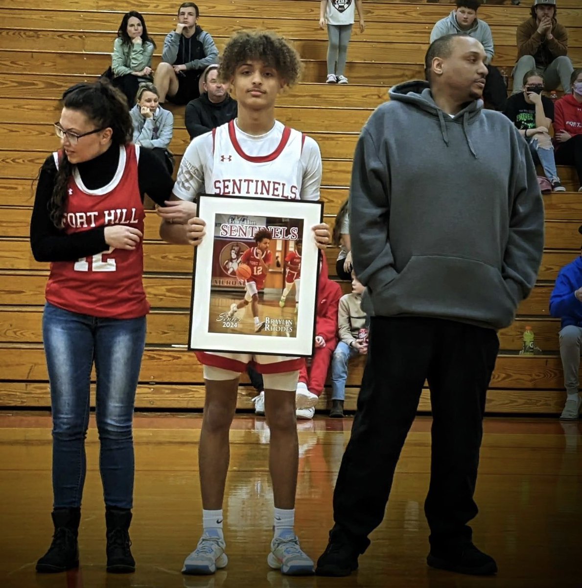 FortHill_BB's tweet photo. Senior Night🎓🏀 https://t.co/OQHpSEDyyx