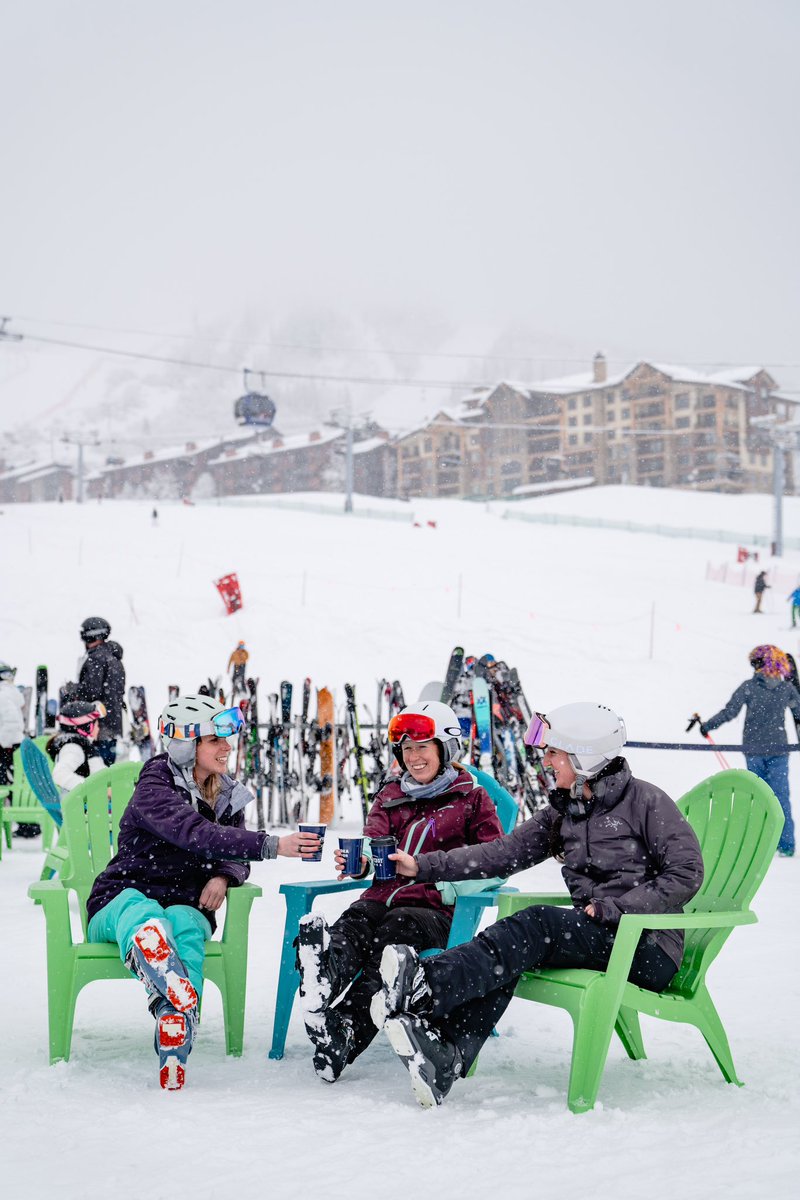 Now is the perfect time to gather your crew and share in on the goods. 🤝🏂 For a limited time only, Ikon Pass Friends & Family lift tickets are 35% off Monday-Thursday. To redeem visit 👉 bit.ly/FriendsandFamD…