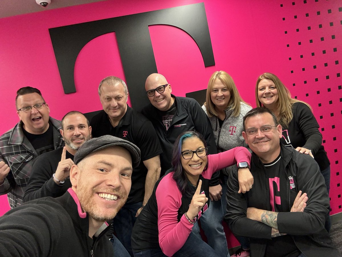 The myth, the HRBP legend, the one and only @jlichty popped in to see the #KAPOWEEE Nation RMM team during our 2024 planning session today! We were so excited to see him and appreciate all he has done and continues to do for us at @TMobile! @DeeanneKing