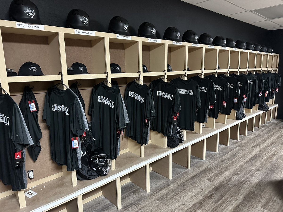 coachpage_'s tweet photo. Travel ball $2.5k
30 games against high school kids
No strength training
Limited practice
2 months

@DFWPostGrad  $10k
50+ collegiate games
Full strength training program 
Indoor/outdoor practice daily
Travel to games/meals
9 months

But our program is too expensive 😂

#DubCity https://t.co/PrJYssQJcr