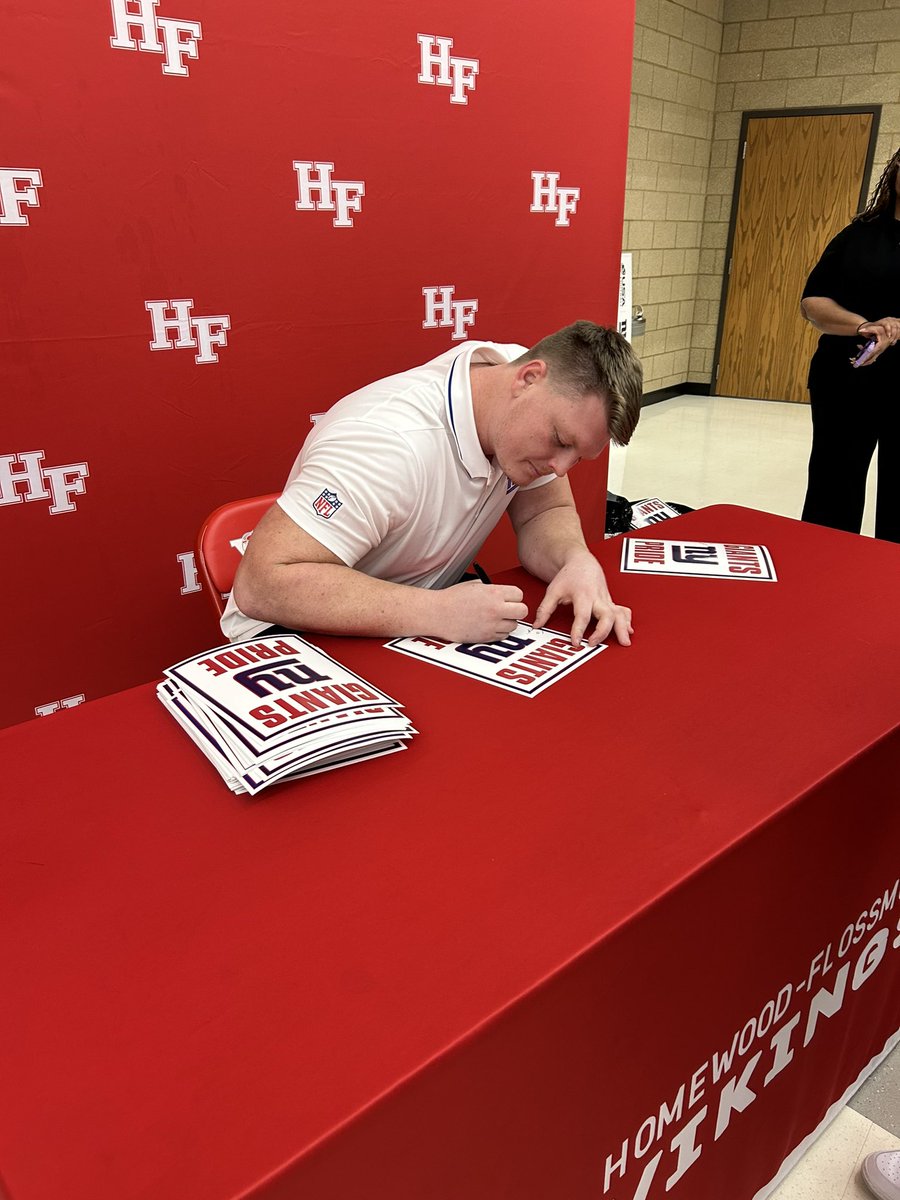 Homewood-Flossmoor Football (@hfvikingftbl) on Twitter photo It was great seeing HF Alum <a href="/jmschmitz1999/">John Michael Schmitz</a> of the New York Giants come back and donate to Homewood-Flossmoor Youth Football & Cheer!
What an honor it is to have our current and future Vikings be able to look up to you. Thank you for everything John! #OnceaVikingAlwaysaViking It was great seeing HF Alum <a href="/jmschmitz1999/">John Michael Schmitz</a> of the New York Giants come back and donate to Homewood-Flossmoor Youth Football & Cheer!
What an honor it is to have our current and future Vikings be able to look up to you. Thank you for everything John! #OnceaVikingAlwaysaViking