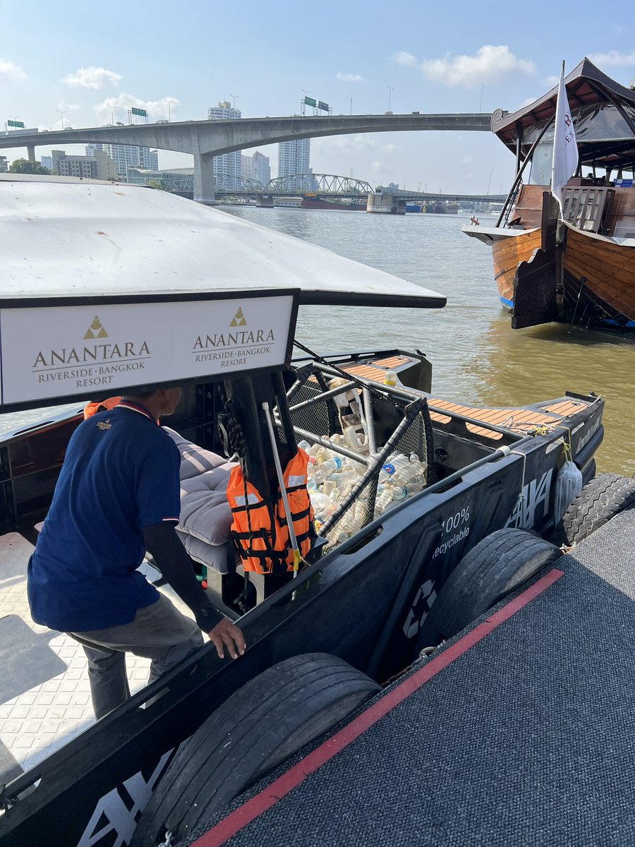 elehelp's tweet photo. Great little boat designed & built by #OceansForAll, bought & maintained by @AXA, stationed at @Anantara_Hotels Riverside #Bangkok. 8hrs a day on the river pulling out #SingleUsePlastic. This is (anti-literally) a #DropInTheOcean but we do what we can. Please stop #Littering! https://t.co/T7dLHyEJ9y