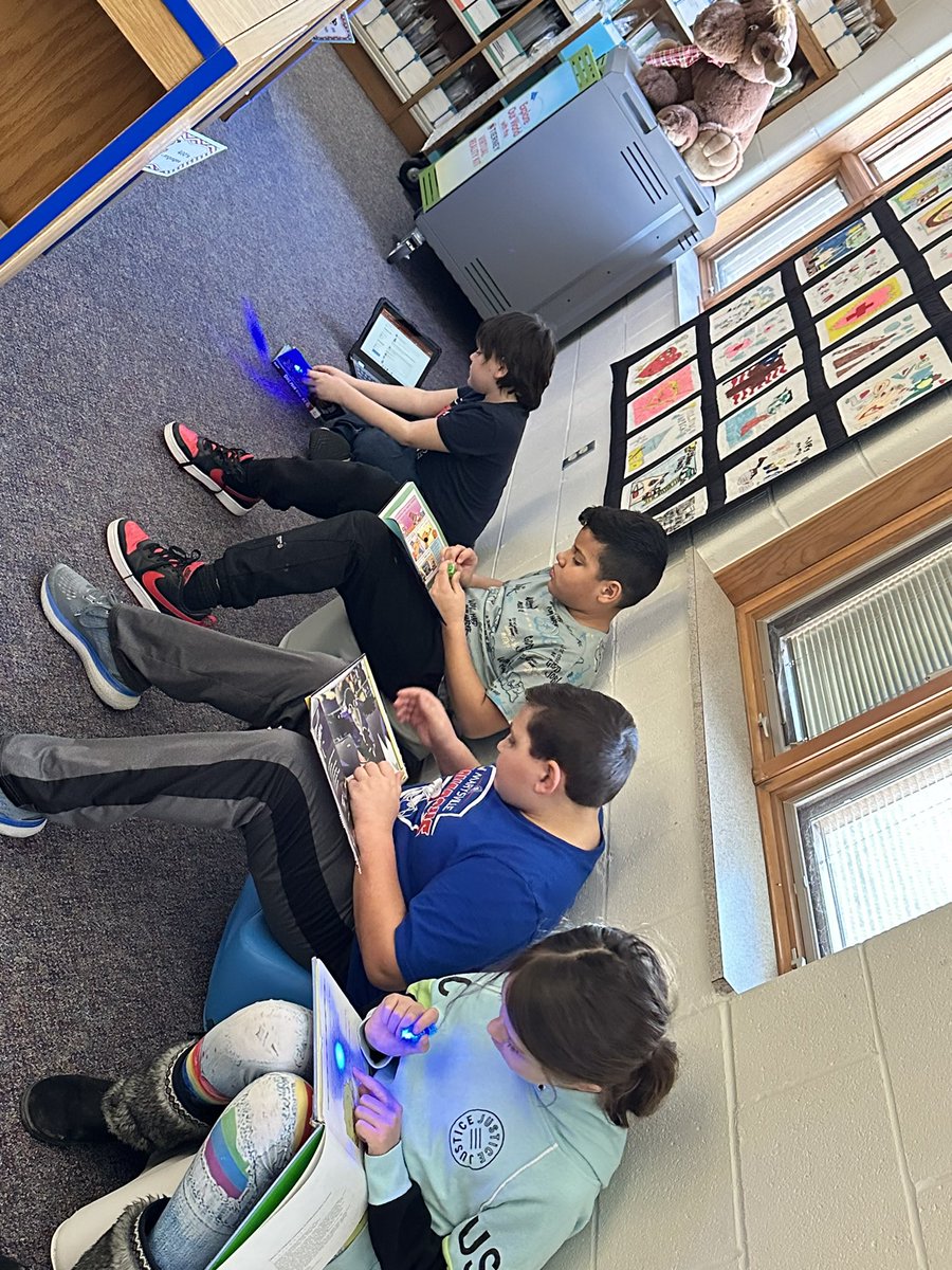 Are those flashlight fingers?? I’d say they’re a huge hit! #PTBM #navinrocks