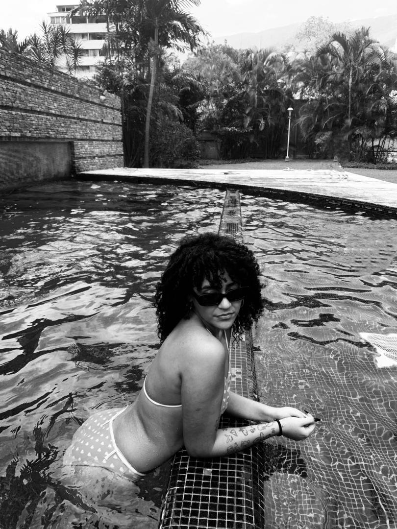 Matametelopido's tweet photo. El domingo fui a la piscina, q bendición. https://t.co/aoFhzGu4aF