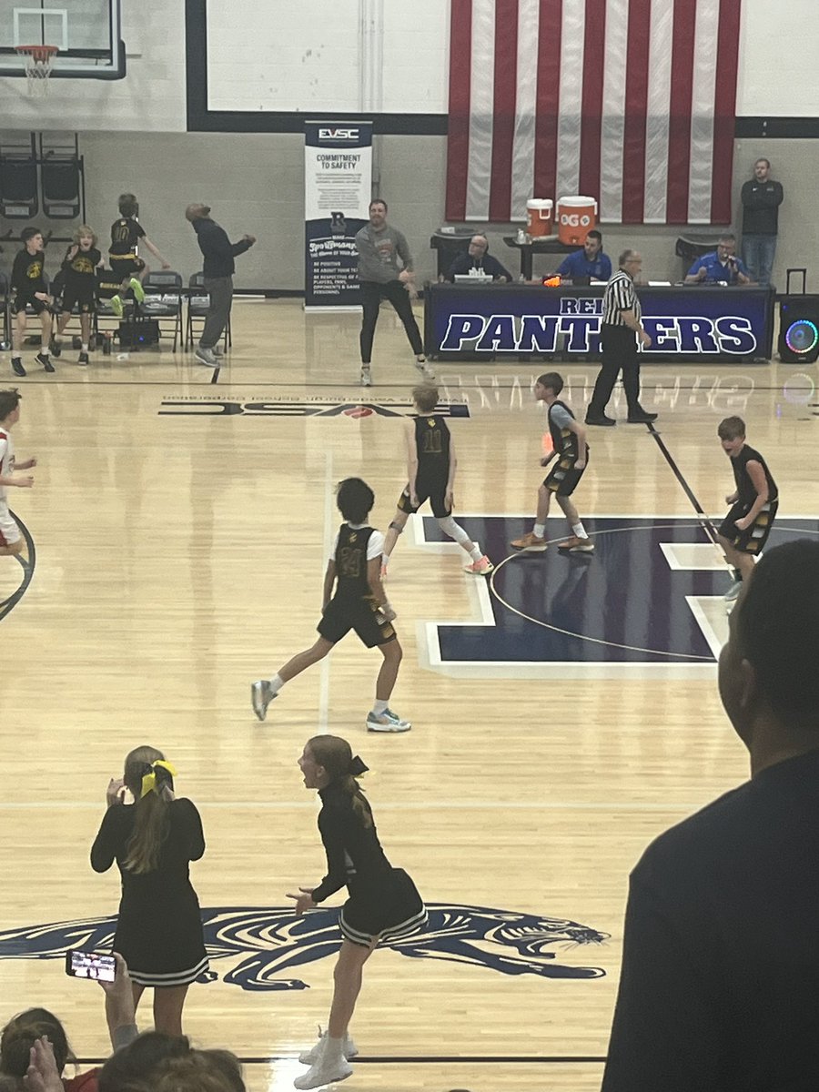 mrssincroft6th's tweet photo. This is 5th grade basketball in Evansville. School and community pride is BIG here. 💛🖤 https://t.co/EcDEkJOCdE