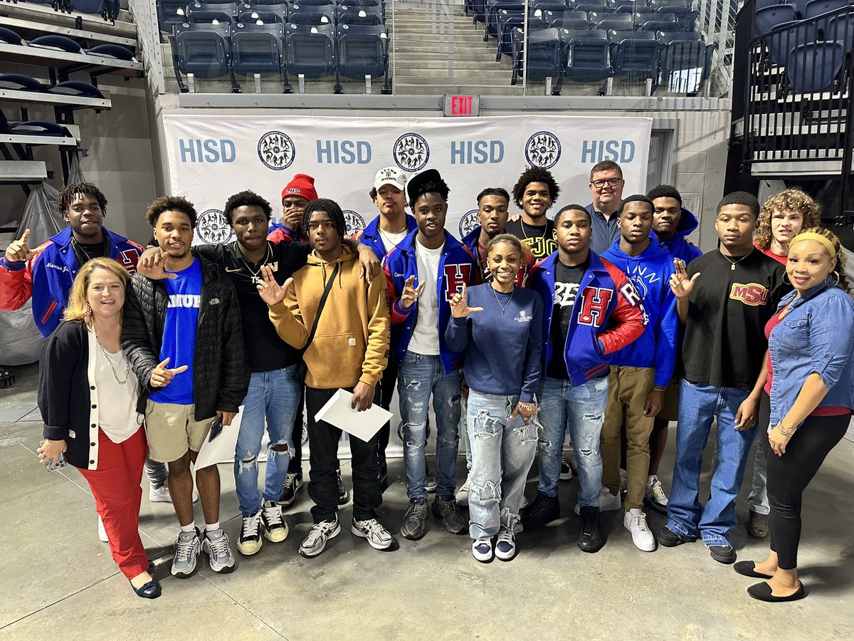 Lamar showed out with plenty of student-athletes signing letters of intent to play college football.

Although, Lamar will lose a good number of starters on both sides of the ball, they will reload &amp; contend for the district title &amp; a deep playoff run this upcoming fall.

#txhsfb