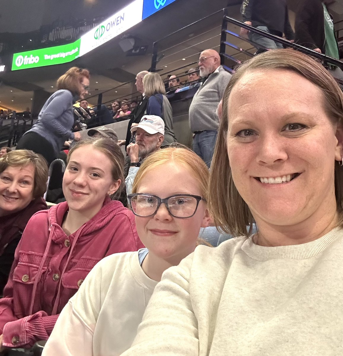 NegusHeather's tweet photo. Cheering on the @OmahaSupernovas for Sofie’s birthday! #OmahaSupernovas ❤️🏐❤️ https://t.co/ORjM1l2Mtd
