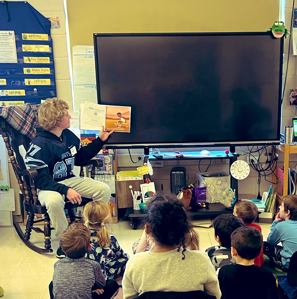 It was awesome to see some former <a href="/YorkAvenueES/">York Avenue</a> students reading to our classes for the annual Reading Super Bowl. Thanks <a href="/NPSD/">North Penn School District</a> football players for joining us today. The kids loved it! 🏈📚