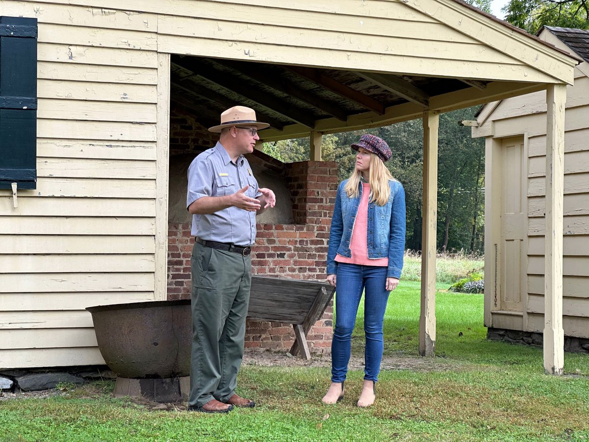 DarleyNewman's tweet photo. Learning so much from you all during #ParkChat! Please share your tips for parks where there’s American Revolution history! Documenting it for my #PBS series and new podcast! Follow, listen and share https://t.co/MWfnsRrX7B #revroadtrips #ParkChat https://t.co/rBeXkOVCaB