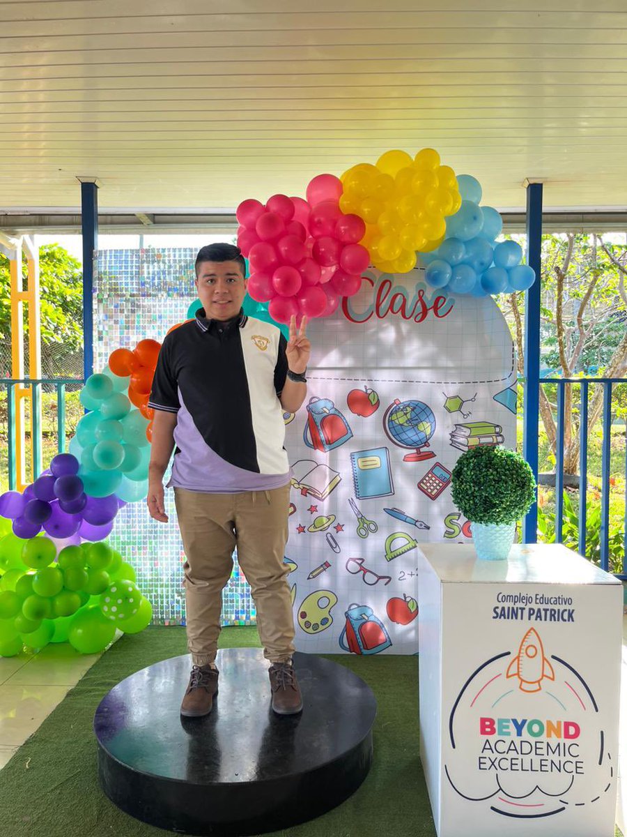 Último año. Un reto nuevo. Paso a paso has ido logrando y venciendo cada objetivo. Mi más grande admiración por ti día a día. Con la guía de una excelente mamá que ha sabido explotar tus potenciales académicos para superar cada obstáculo.  ✌🏼